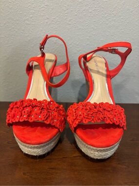 Gianni Bini Floral Platform Wedge Sandals Red Coral Leather Size 8M